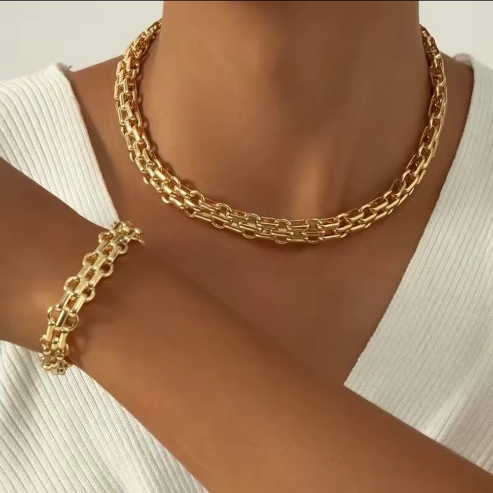 Elegant Bold Chunky Gold Chain Necklace & Bracelet Set